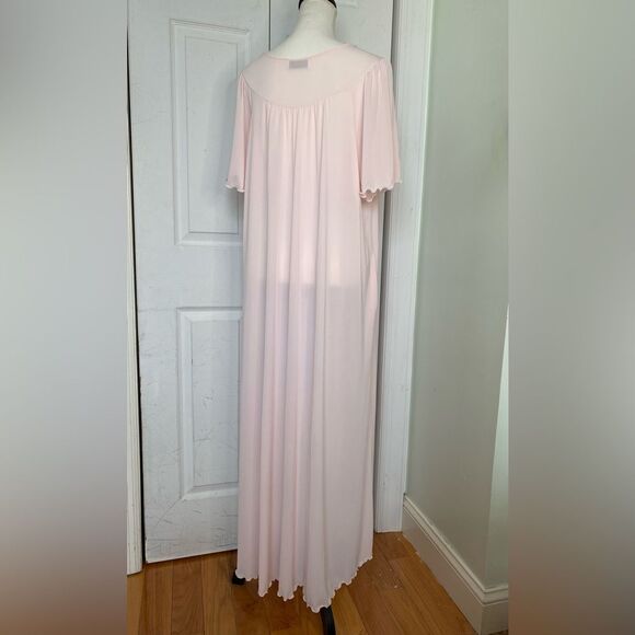 Vintage 80s/90s Soft Pink Flowy & Large Shadow Line Robe - Picture 7 of 11